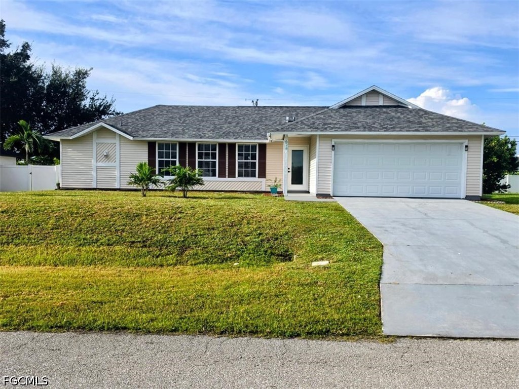 3 Bed Pool Home for Sale in Cape Coral, photo 2