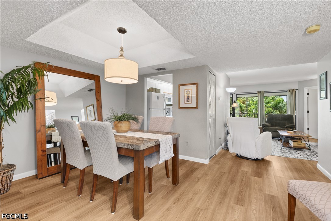 2 Bed Waterfront Home for Sale in Fort Myers, photo 2