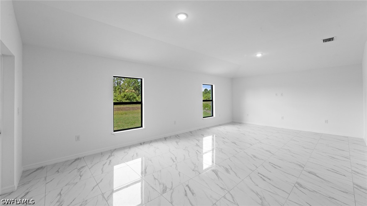 4 Bed SingleFamilyResidence for Sale in Lehigh Acres, photo 2