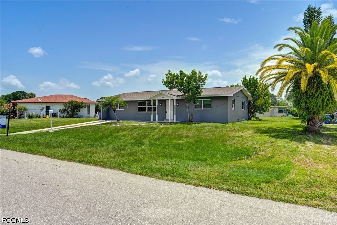 3 Bed SingleFamilyResidence for Sale in Lehigh Acres, photo 2