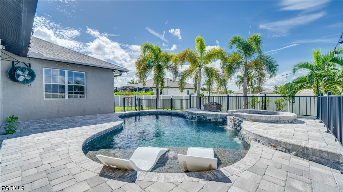 3 Bed Pool Home for Sale in Cape Coral, photo 2