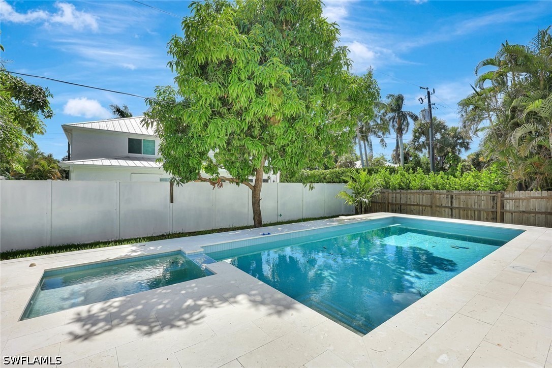 4 Bed Pool Home for Sale in Lake Park, photo 2