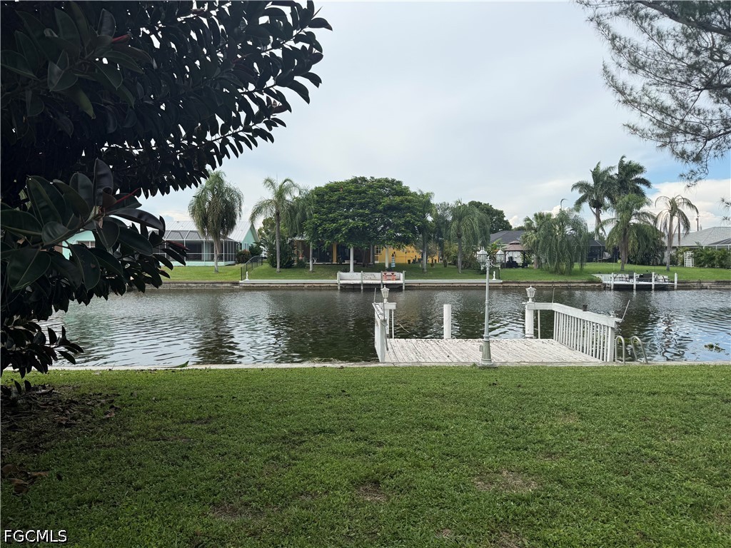 2 Bed Waterfront Home for Sale in Cape Coral, photo 2