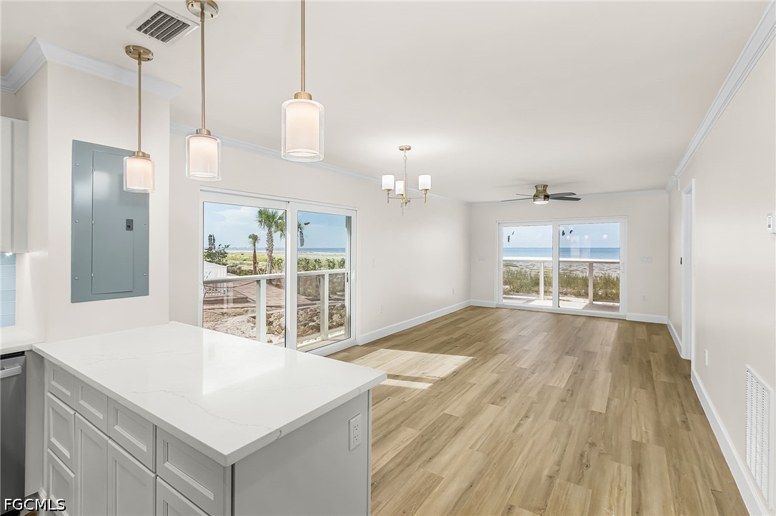 2 Bed Waterfront Home for Sale in Fort Myers Beach, photo 2