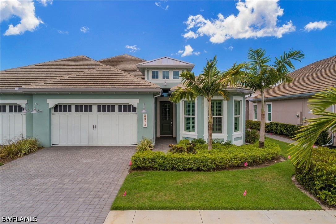 3 Bed Pool Home for Sale in Naples, photo 2