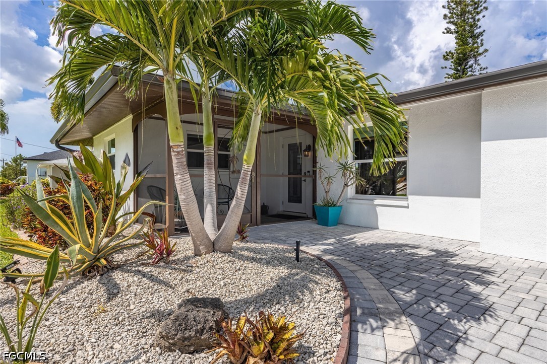 2 Bed Pool Home for Sale in Cape Coral, photo 2