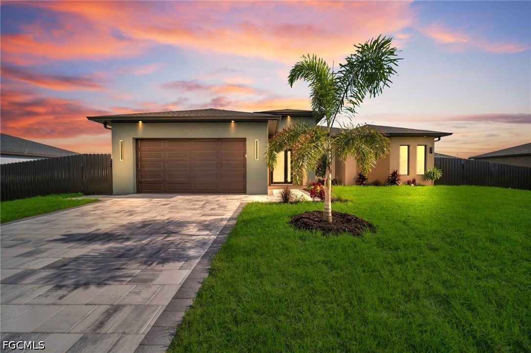 3 Bed Pool Home for Sale in Cape Coral, photo 2