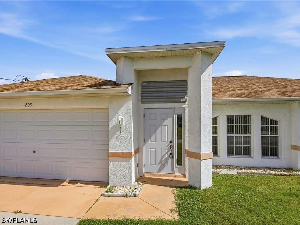 3 Bed SingleFamilyResidence for Sale in Cape Coral, photo 2