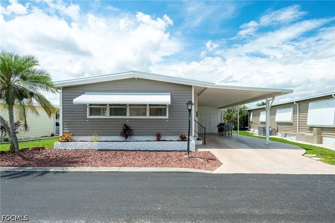 2 Bed ManufacturedHome for Sale in North Fort Myers, photo 2