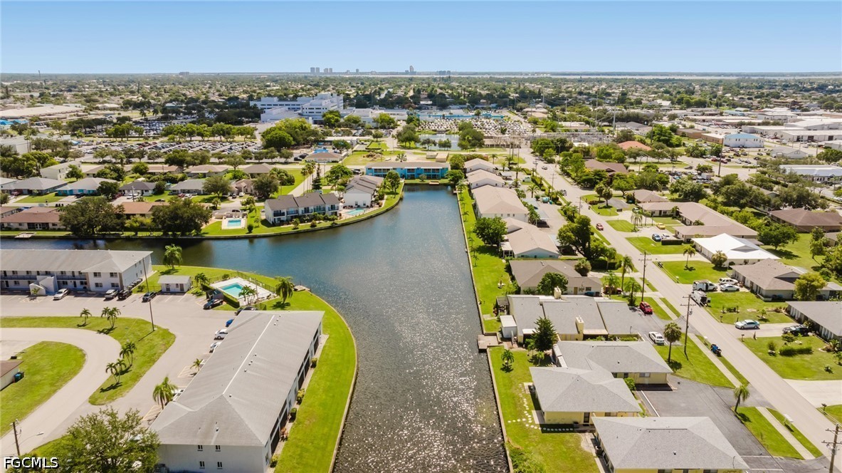 2 Bed Waterfront Home for Sale in Cape Coral, photo 2