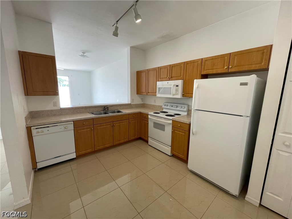 2 Bed Townhouse for Sale in Fort Myers, photo 2