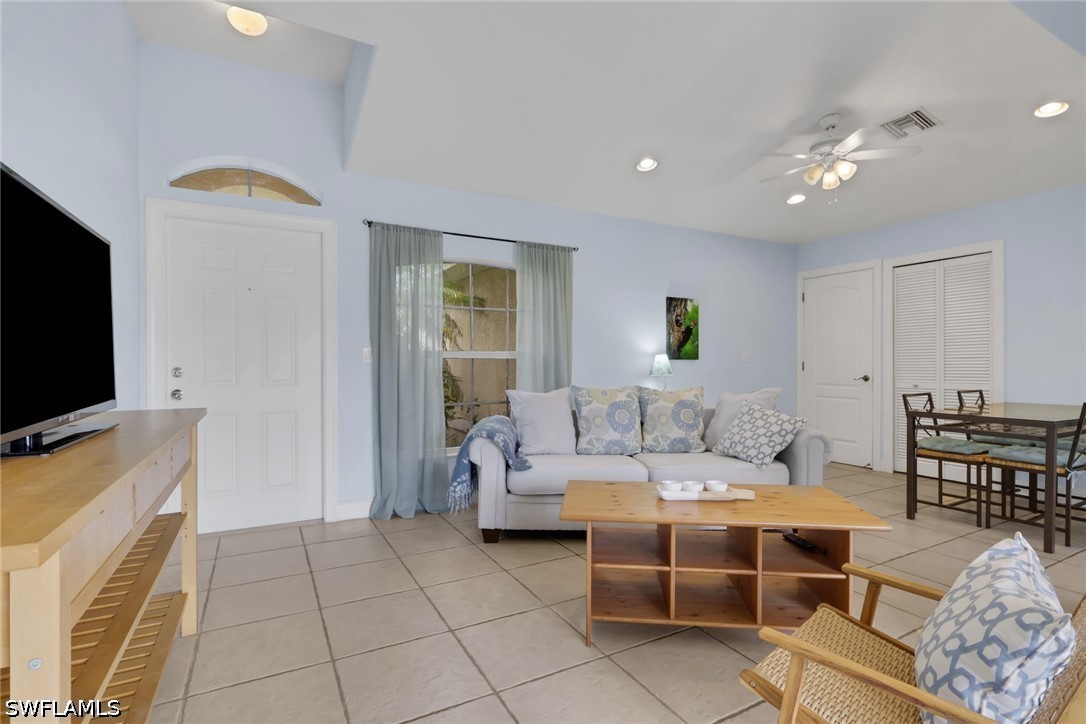 3 Bed SingleFamilyResidence for Sale in Naples, photo 2