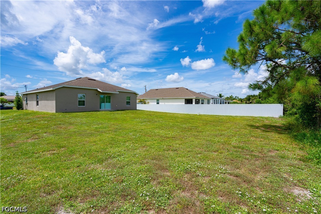 3 Bed SingleFamilyResidence for Sale in Cape Coral, photo 2