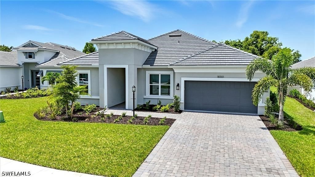 4 Bed SingleFamilyResidence for Sale in Fort Myers, photo 2
