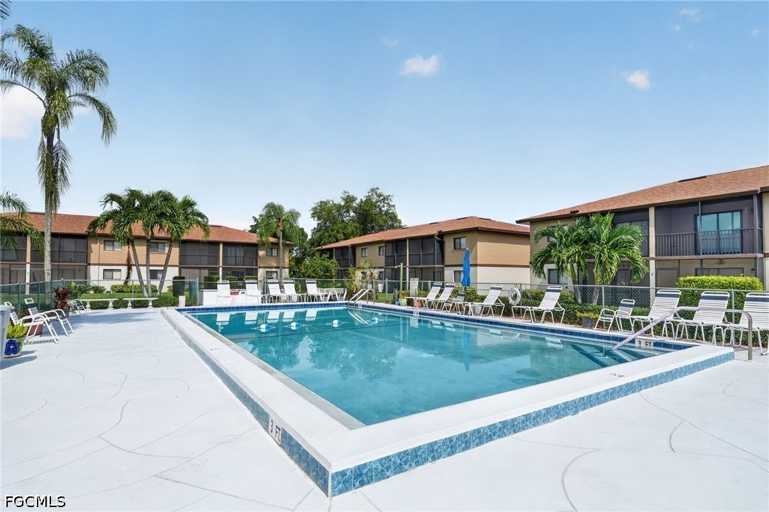 2 Bed Condominium for Sale in Fort Myers, photo 2