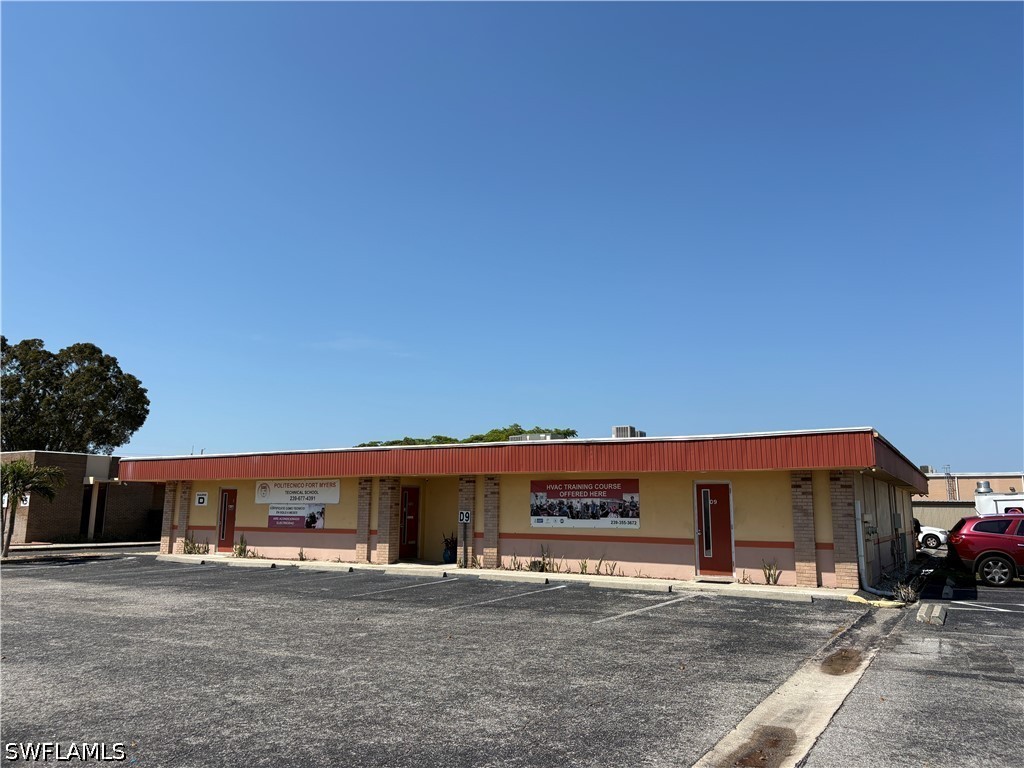 Office for Sale in Fort Myers, photo 2