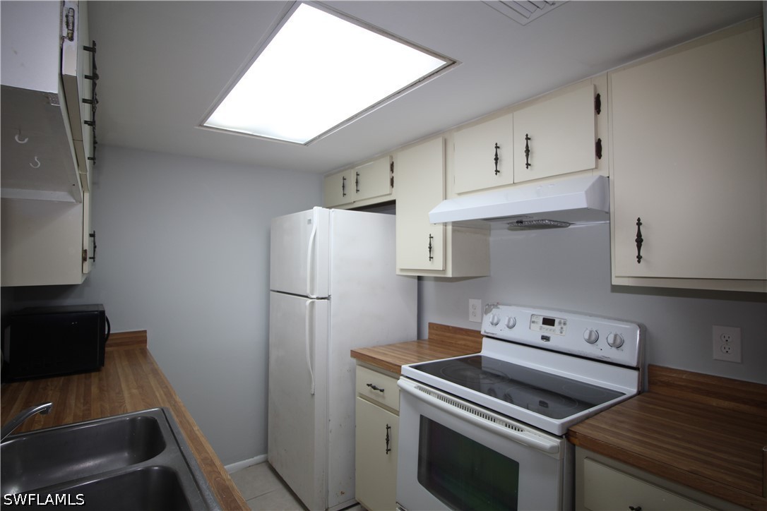 2 Bed Attached for Sale in Cape Coral, photo 2