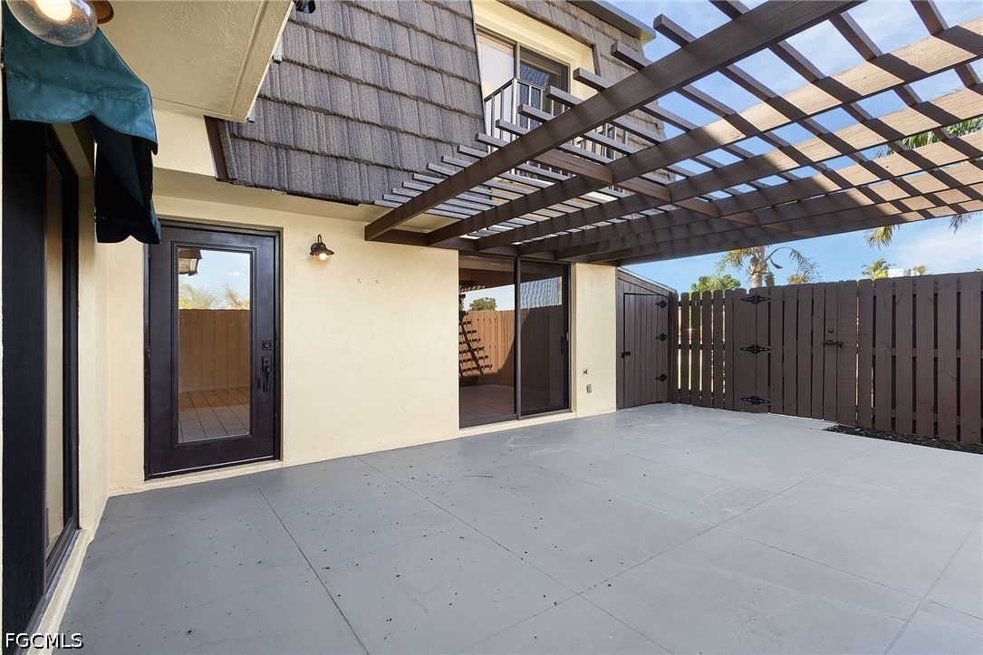 3 Bed Townhouse for Sale in Fort Myers, photo 2