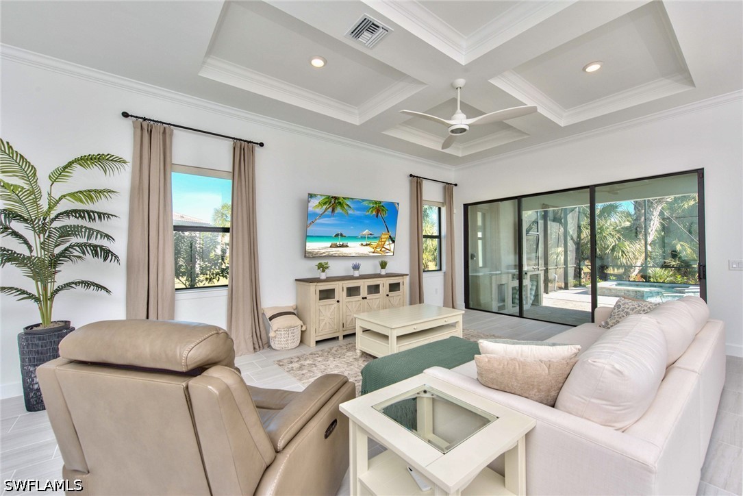 3 Bed Pool Home for Sale in Naples, photo 2