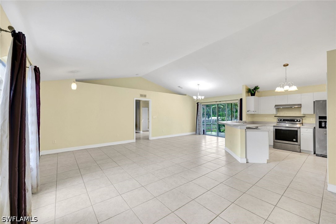 3 Bed SingleFamilyResidence for Sale in Naples, photo 2