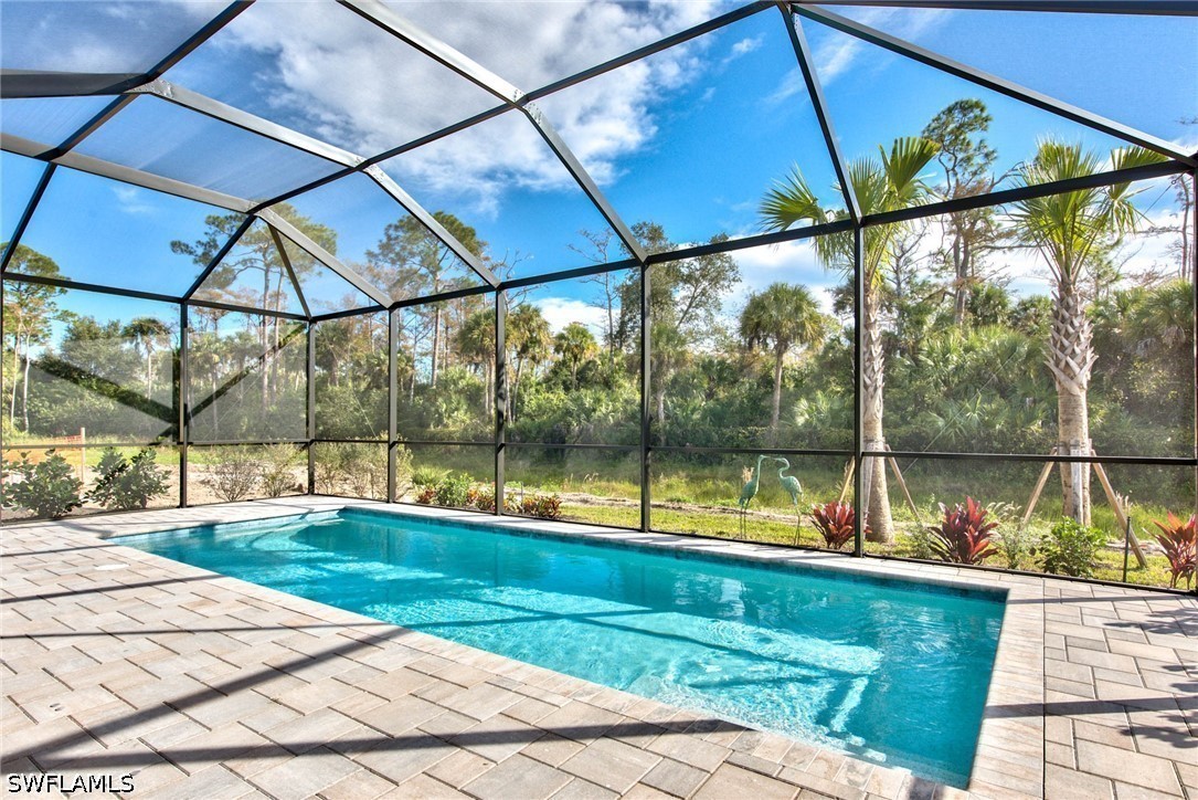 3 Bed Pool Home for Sale in Naples, photo 2