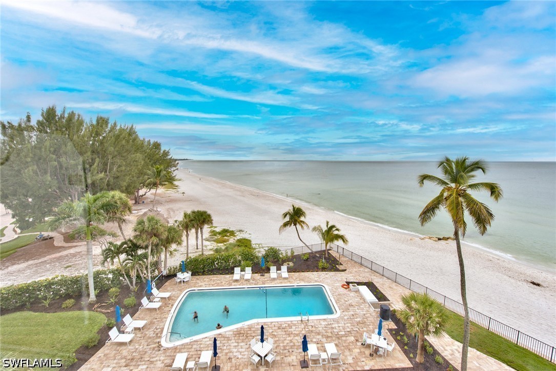 2 Bed Waterfront Home for Sale in Naples, photo 2