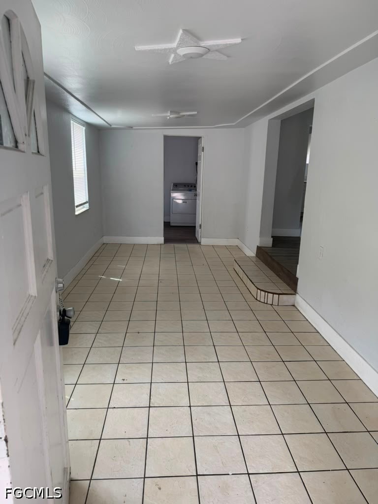 3 Bed SingleFamilyResidence for Sale in Fort Myers, photo 2