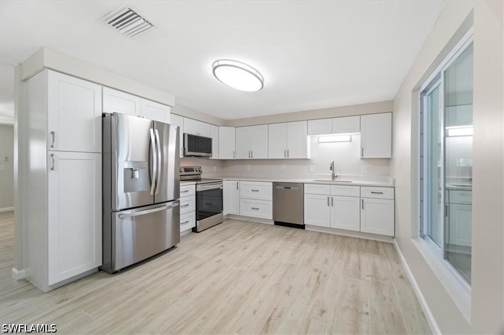2 Bed Pool Home for Sale in Island Park, photo 2