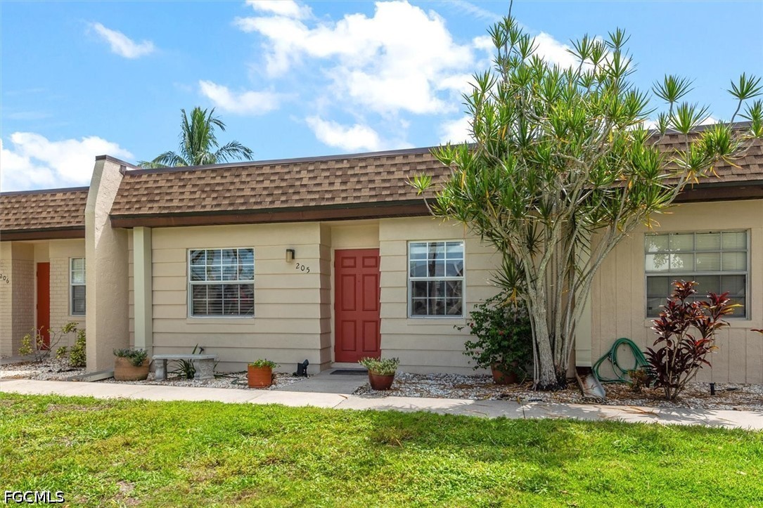2 Bed Condominium for Sale in Fort Myers, photo 2