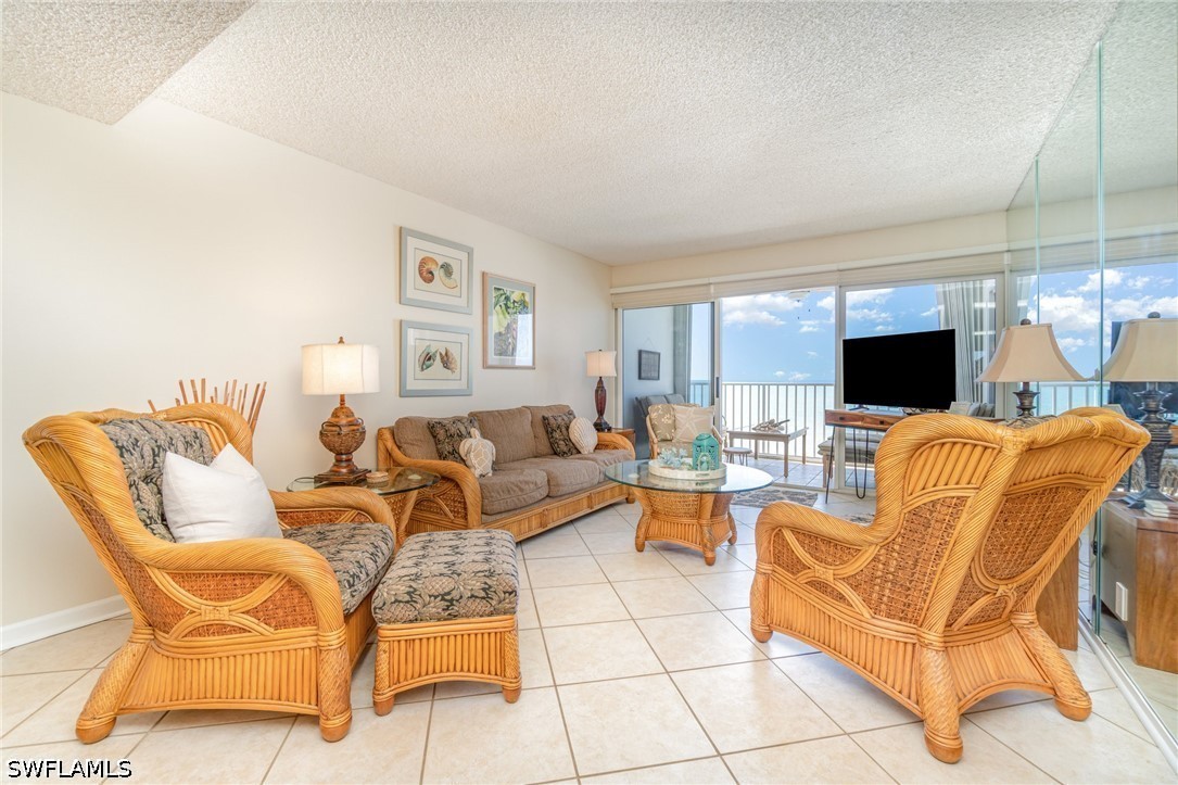 2 Bed Waterfront Home for Sale in Naples, photo 2