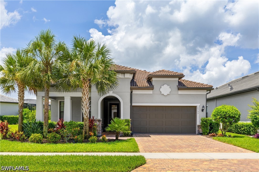 3 Bed Pool Home for Sale in Naples, photo 2