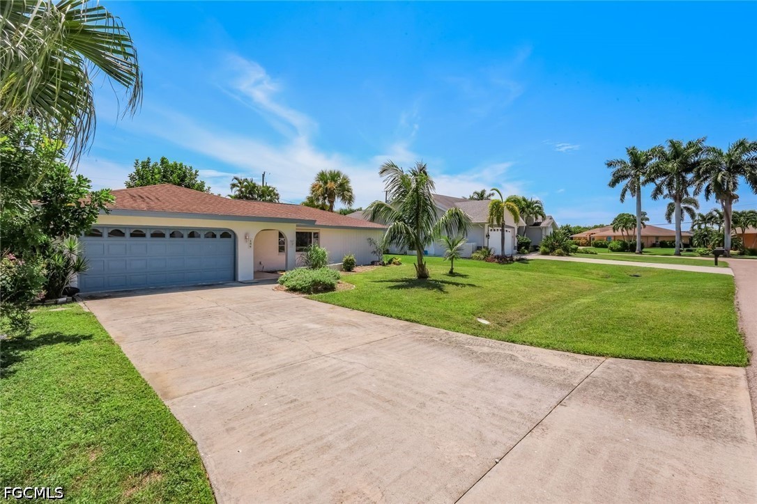 3 Bed SingleFamilyResidence for Sale in Cape Coral, photo 2