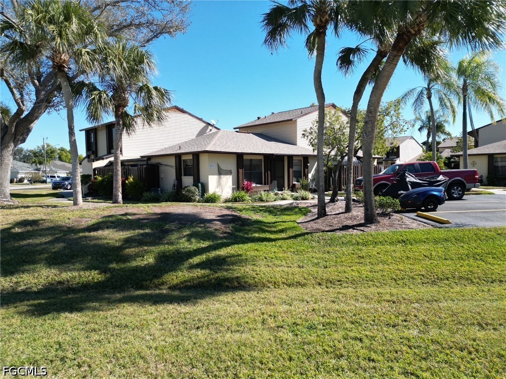 2 Bed Condominium for Sale in Cape Coral, photo 2