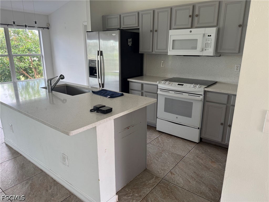 3 Bed SingleFamilyResidence for Sale in Lehigh Acres, photo 2