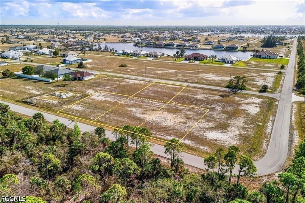 Residential for Sale in Cape Coral, photo 2