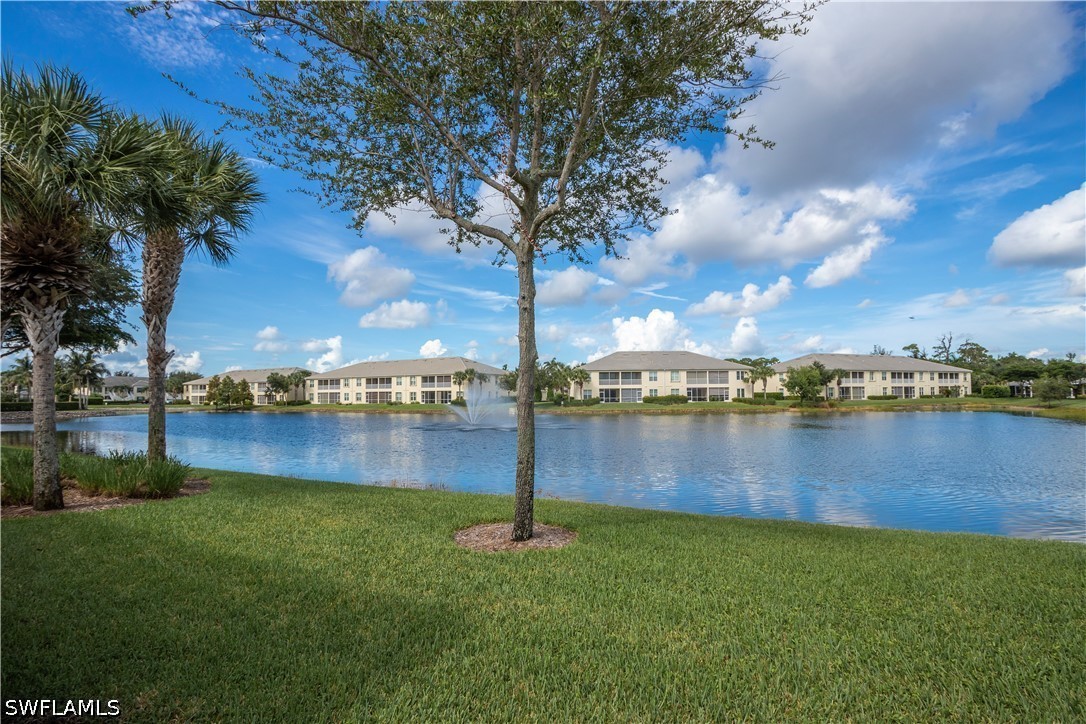 2 Bed Waterfront Home for Sale in Fort Myers, photo 2