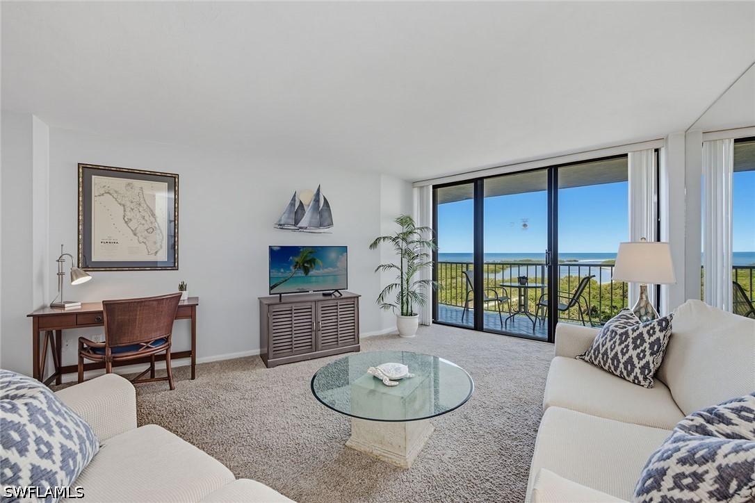 2 Bed Waterfront Home for Sale in Marco Island, photo 2