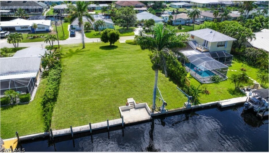 Waterfront Home for Sale in Cape Coral, photo 2