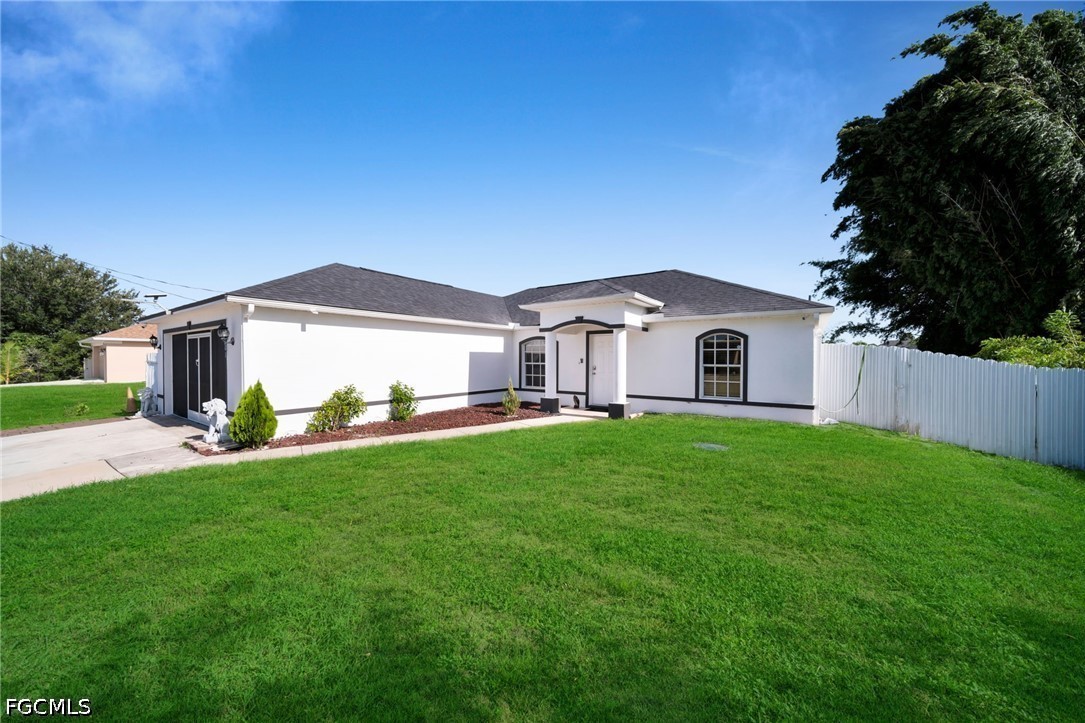 3 Bed SingleFamilyResidence for Sale in Lehigh Acres, photo 2