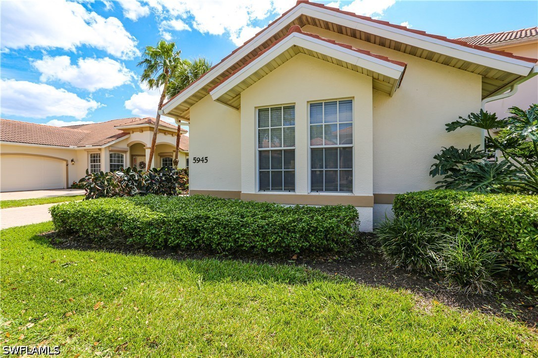 3 Bed Waterfront Home for Sale in Naples, photo 2