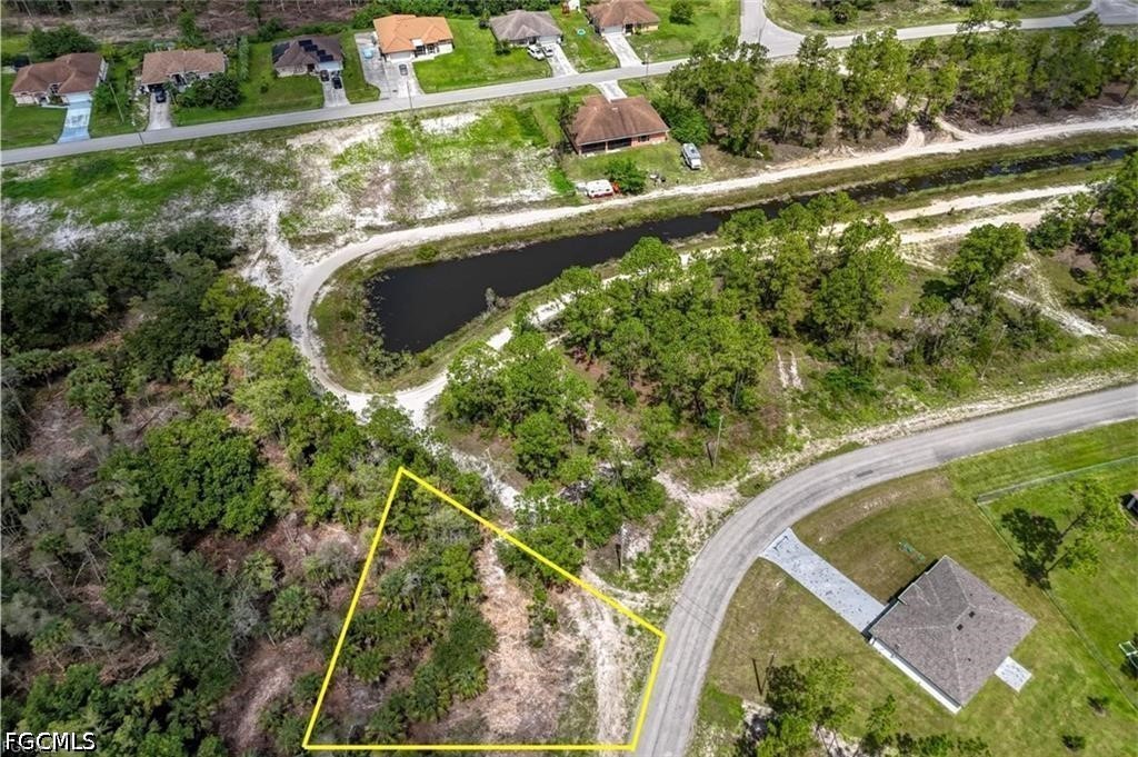 Residential for Sale in Mirror Lakes, photo 2
