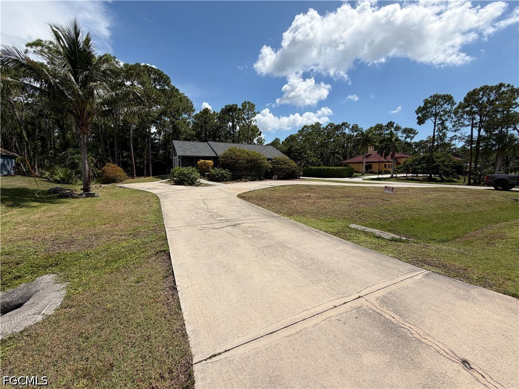 3 Bed SingleFamilyResidence for Sale in Bonita Springs, photo 2