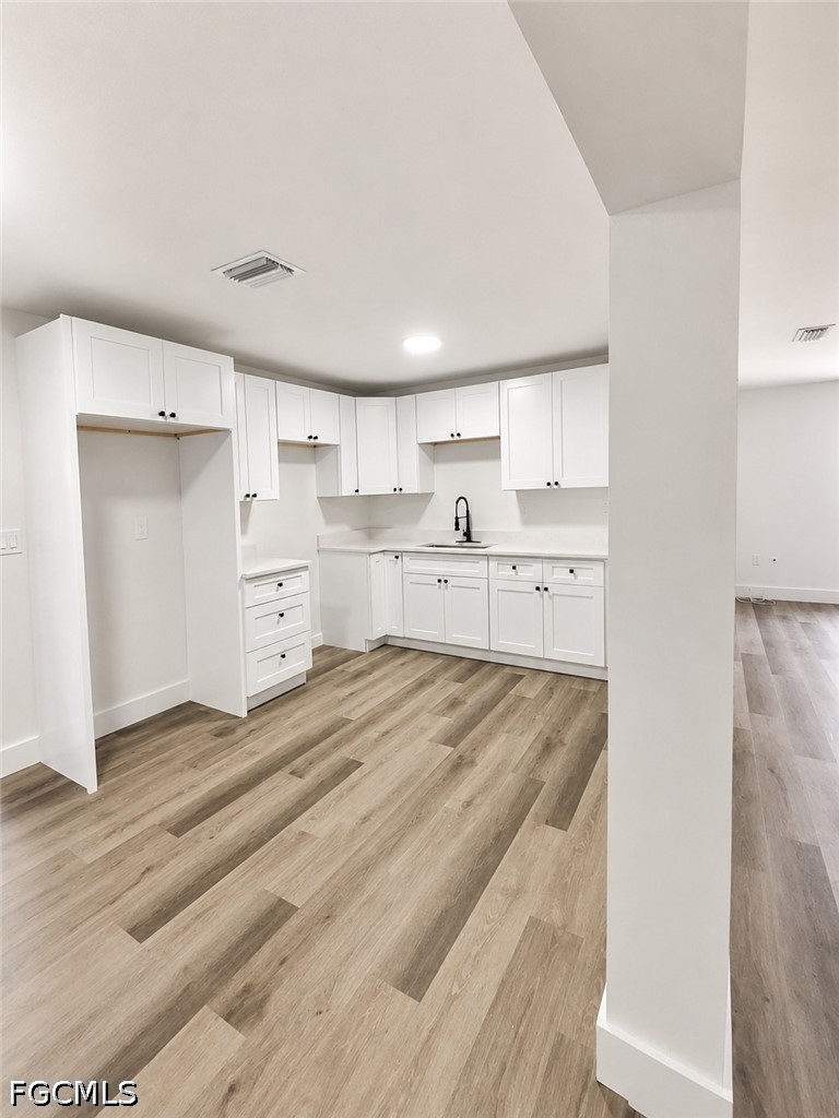 4 Bed SingleFamilyResidence for Sale in Fort Myers, photo 2