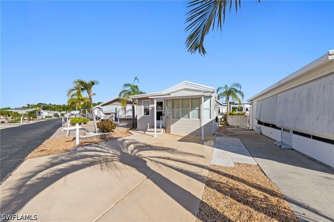 1 Bed ManufacturedHome for Sale in Estero, photo 2