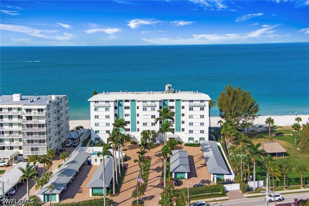 2 Bed Waterfront Home for Sale in Naples, photo 2