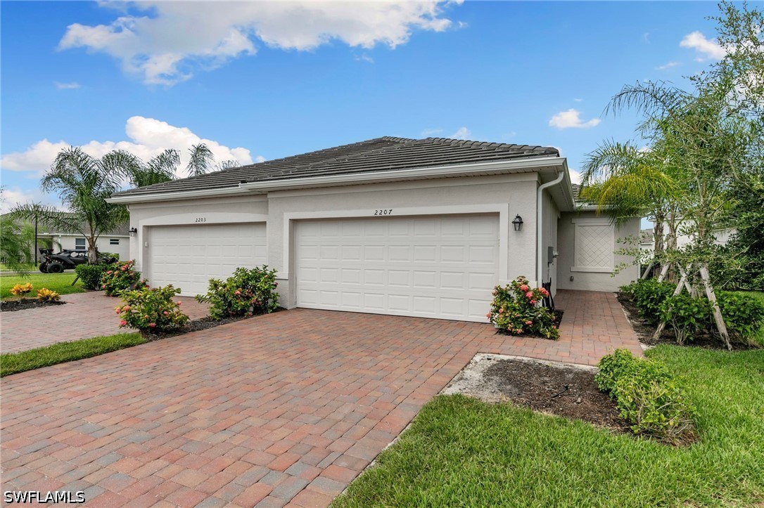 3 Bed Attached for Sale in Naples, photo 2