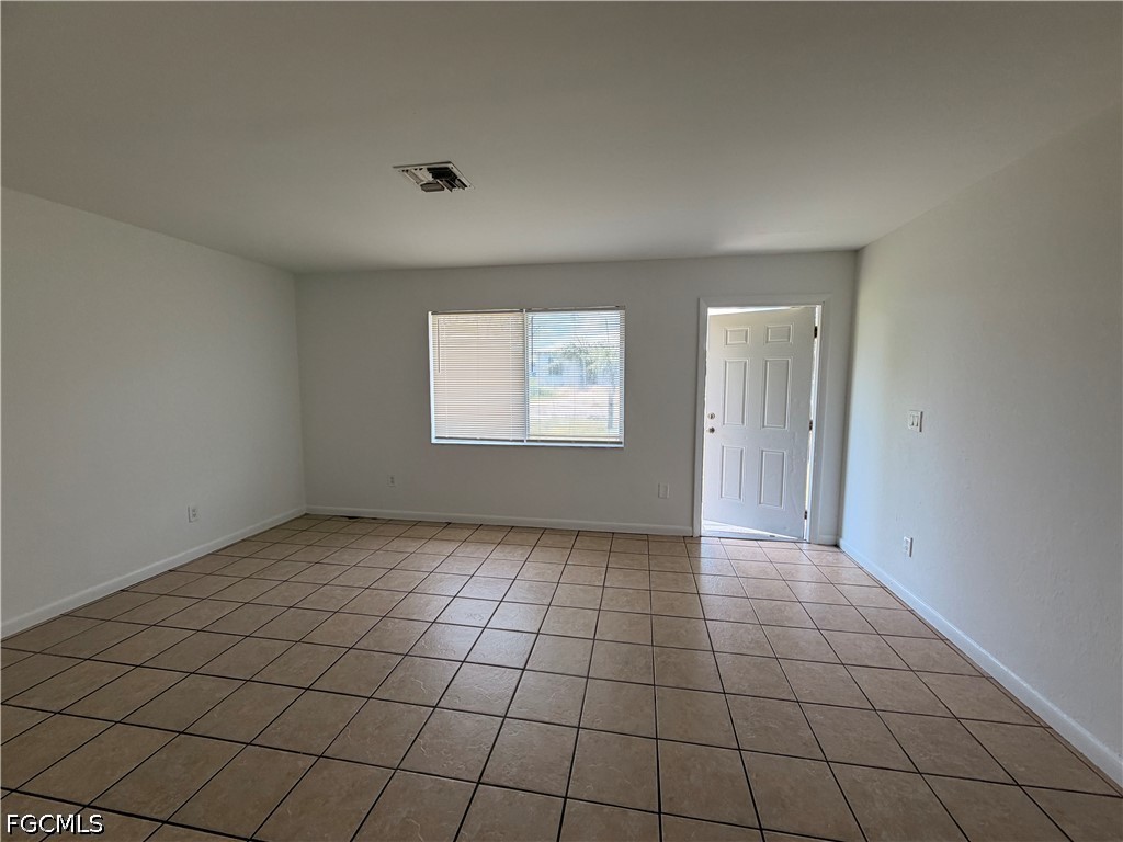 2 Bed Duplex for Sale in Lehigh Acres, photo 2
