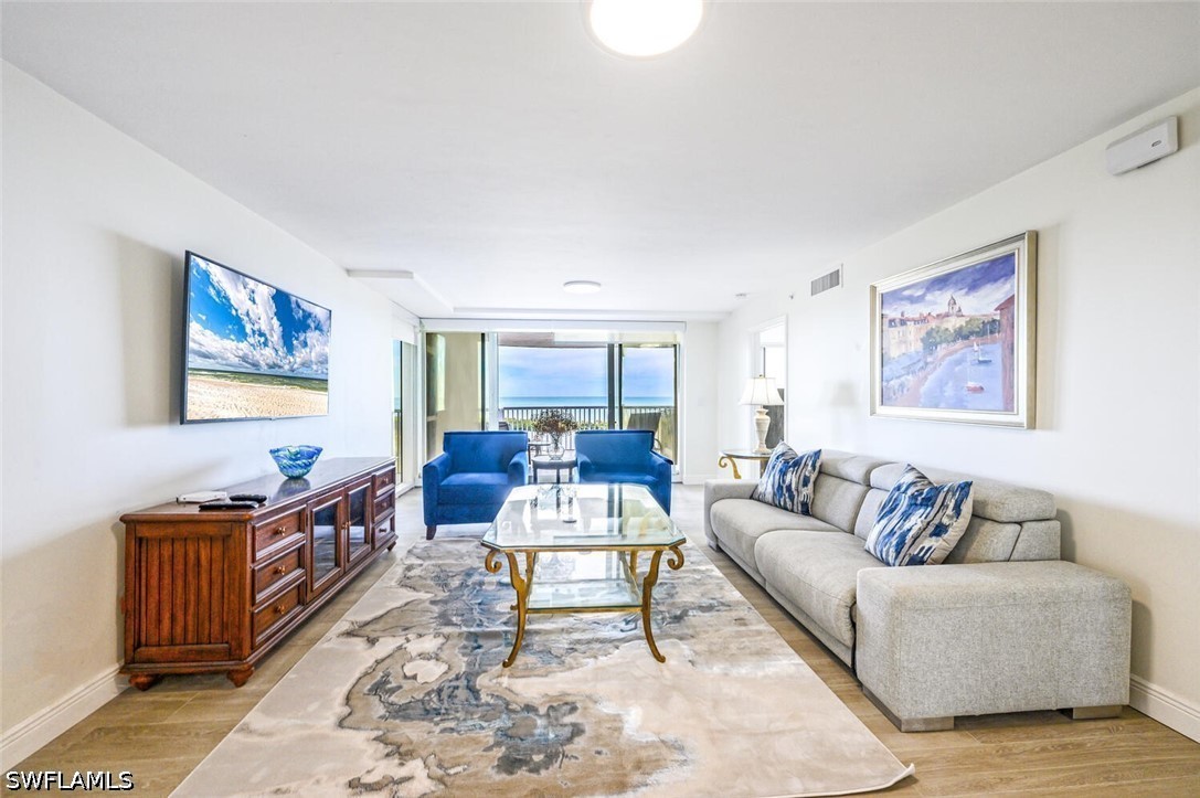 3 Bed Condominium for Sale in St Laurent, photo 2