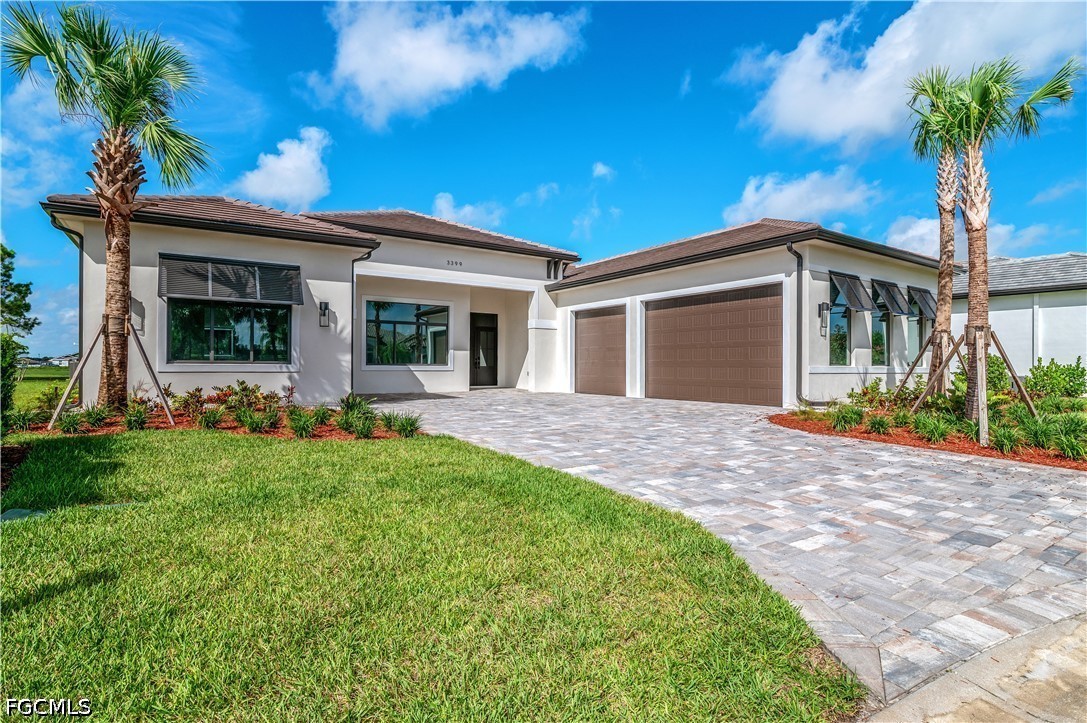 3 Bed Pool Home for Sale in Country Club, photo 2