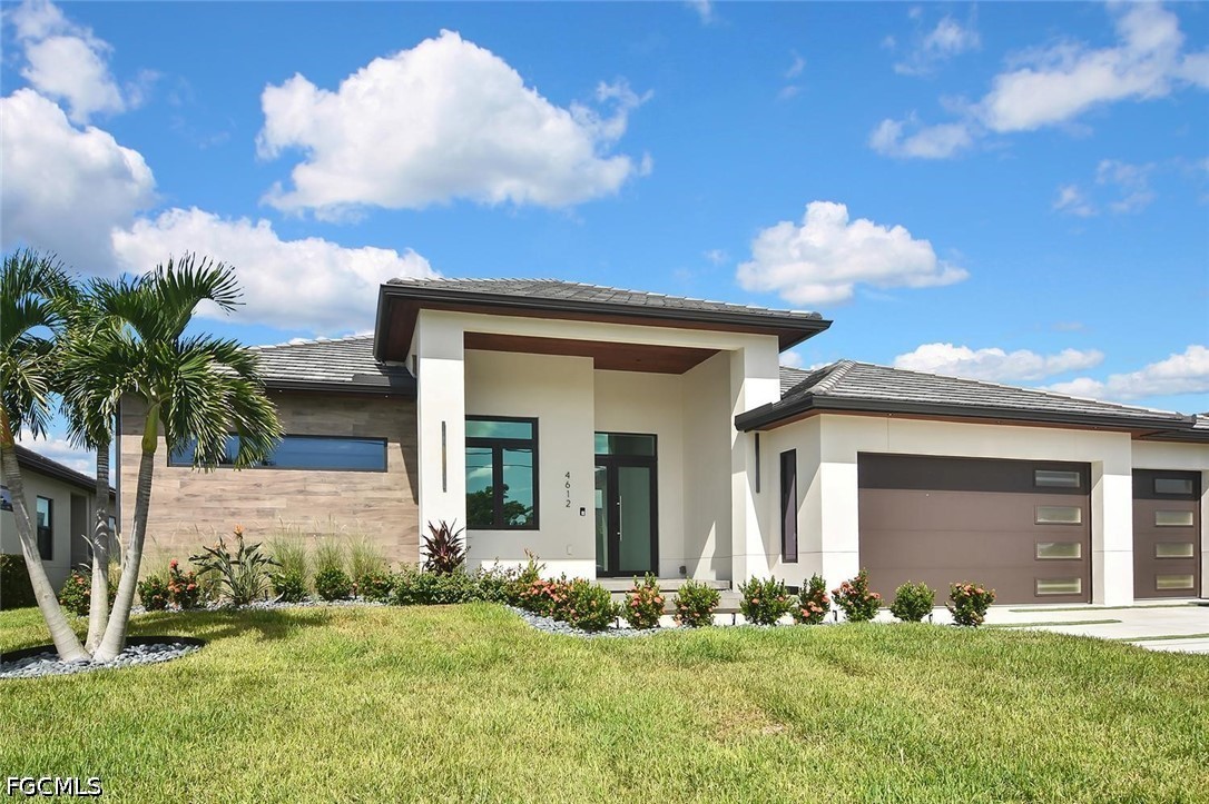 4 Bed Pool Home for Sale in Cape Coral, photo 2